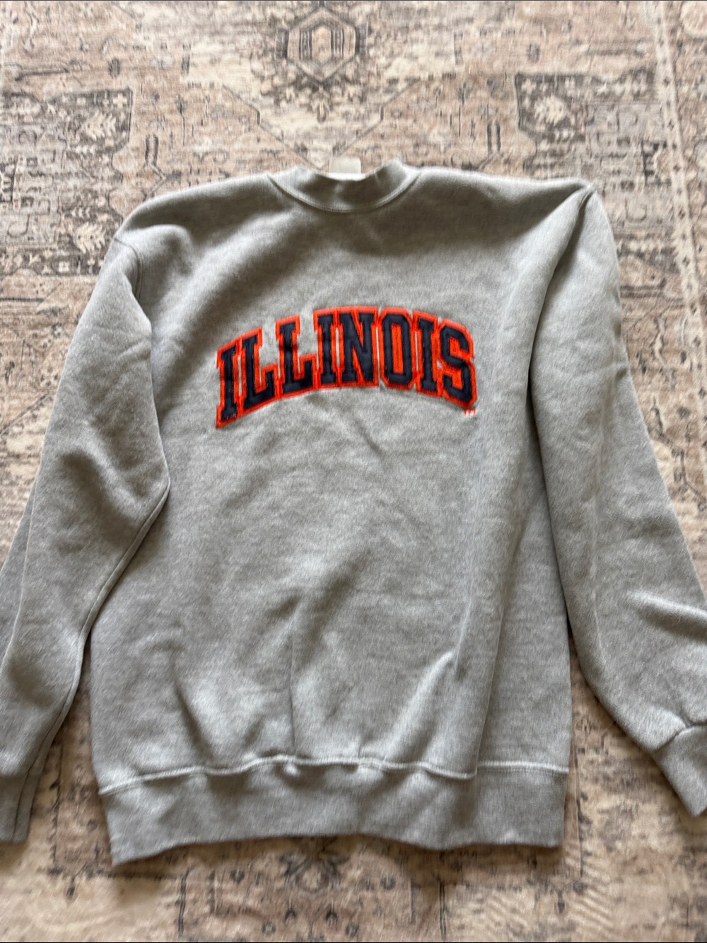 Vintage Gray Illinois Crewneck Sweatshirt - Classic Collegiate Style